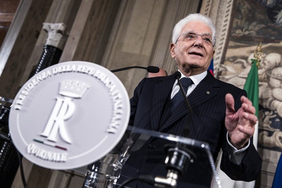 epa10257389 Italian President Sergio Mattarella addresses the media after a meeting on new government formation, in Rome, Italy, 21 October 2022. Brothers of Italy (FdI) leader Meloni will be sworn in ...
