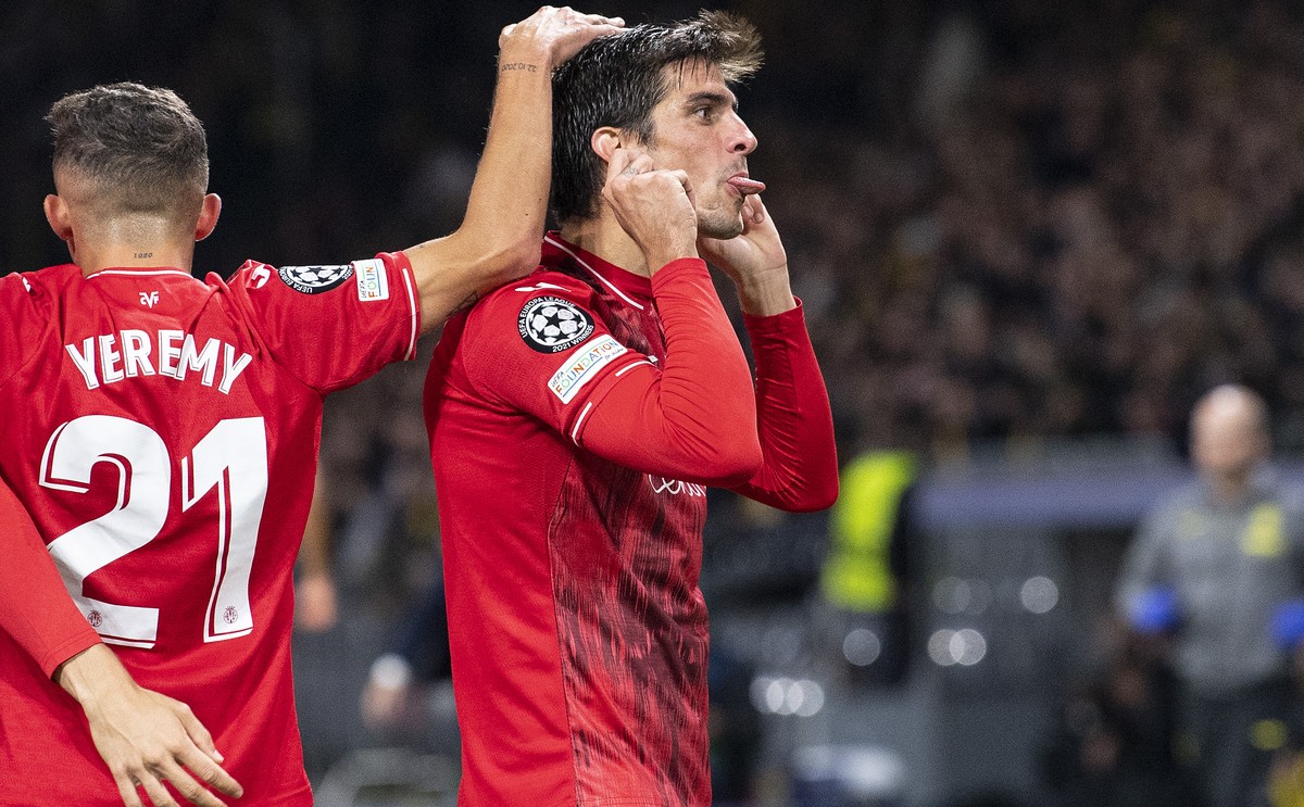 Villareal's Gerard Moreno Balaguero reacts after scoring to 2-0 during the UEFA Champions League group F soccer match between BSC Young Boys Bern of Switzerland and Villarreal CF of Spain, at the ...