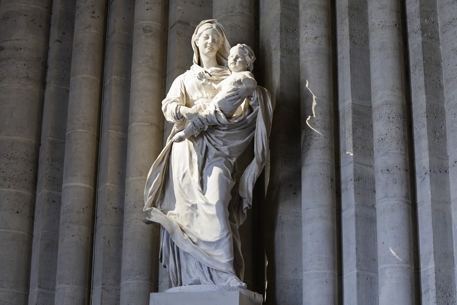epa11747760 A view of the inside of Notre-Dame de Paris cathedral in Paris, France, 29 November 2024. French President Macron is visiting the cathedral&#039;s construction site on 29 November, to than ...