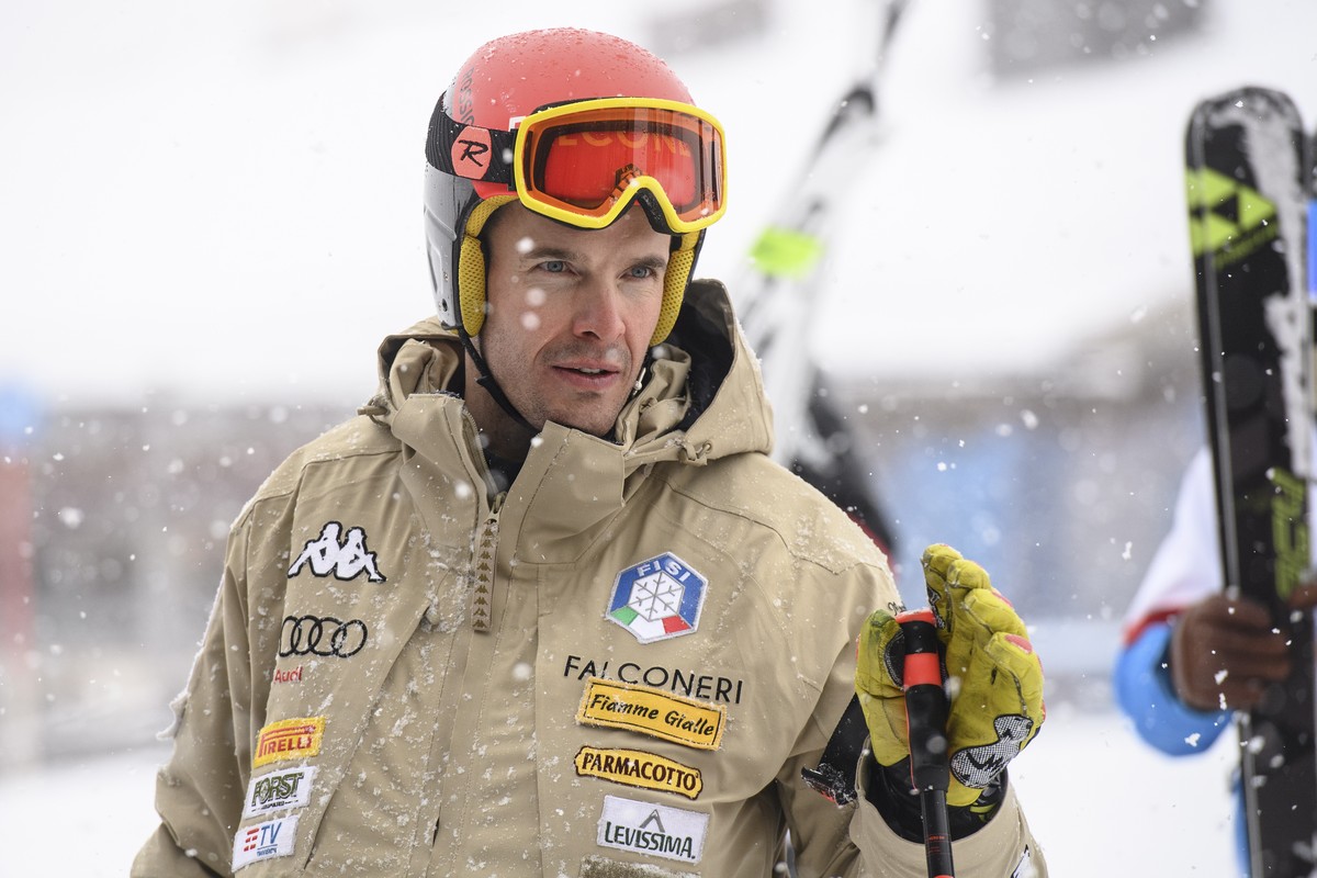 epa09053696 Christof Innerhofer of Italy during the men's Downhill race of the FIS Alpine Skiing World Cup in Saalbach-Hinterglemm, Austria, 05 March 2021. Due to the weather conditions the race  ...