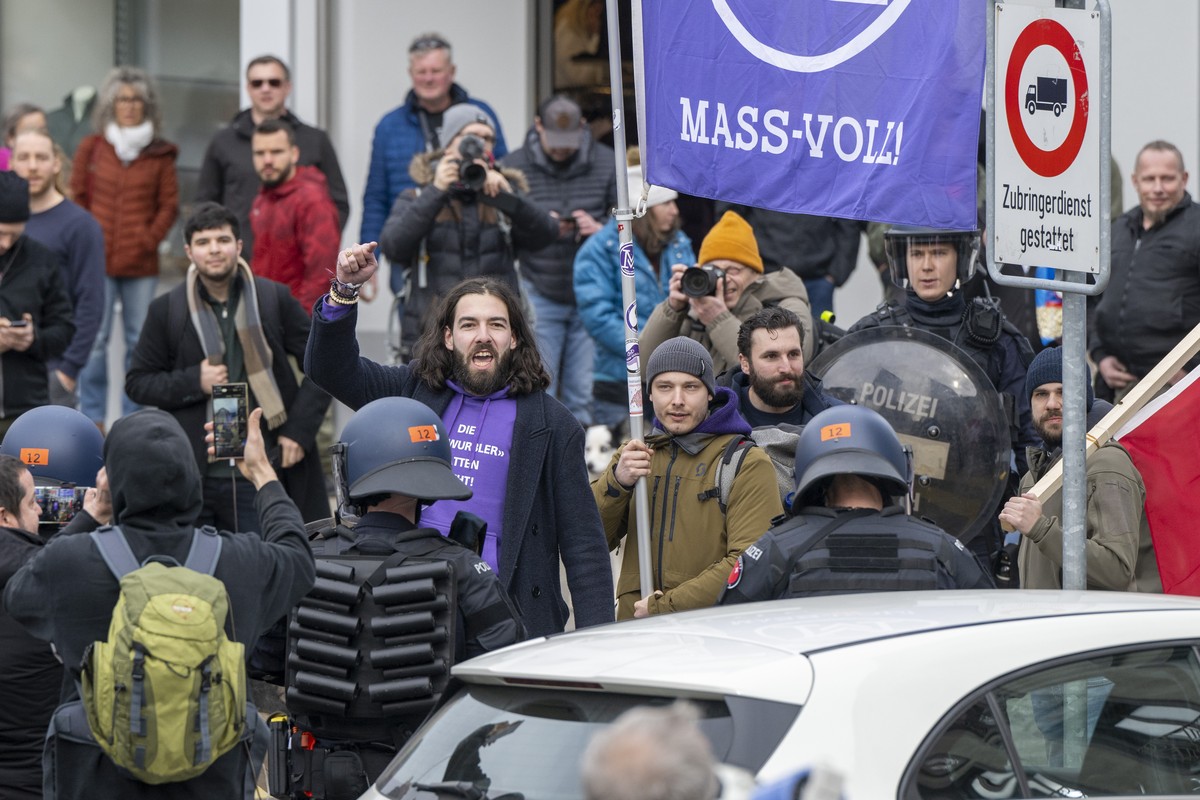 epa11915708 Swiss politician and activist Nicolas A. Rimoldi (C) is an opponent of the 'Demo against the right' rally in solidarity with Germany, in Einsiedeln, Switzerland, 22 February 2025 ...
