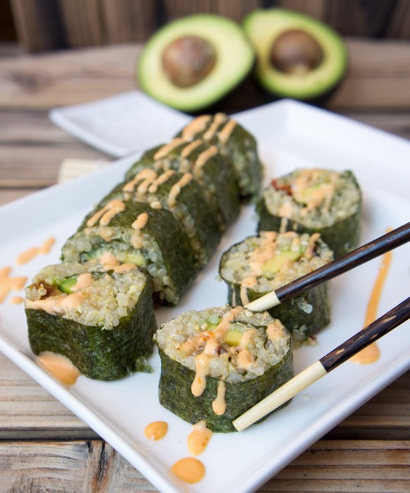 avocado quinoa sushi http://www.iwashyoudry.com/2013/05/29/quinoa-avocado-sushi/