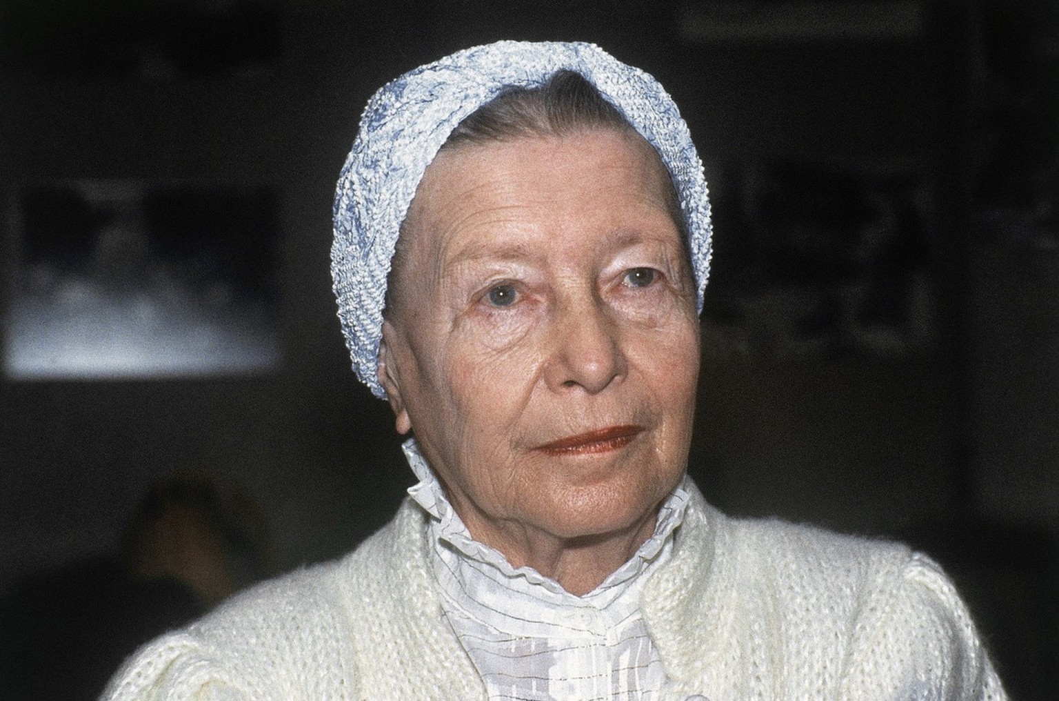 Die franzoesische Autorin Simone de Beauvoir (1908-1986), aufgenommen in Paris in Frankreich am 12. Maerz 1983. (KEYSTONE/AP Photo/Anonymous)