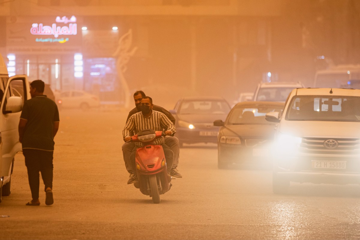 A motorcycle and cars travel along a street during a heavy dust storm in Najaf, Iraq, Monday, May 18, 2026. (AP Photo/Anmar Khalil)
Iraq Dust Storm