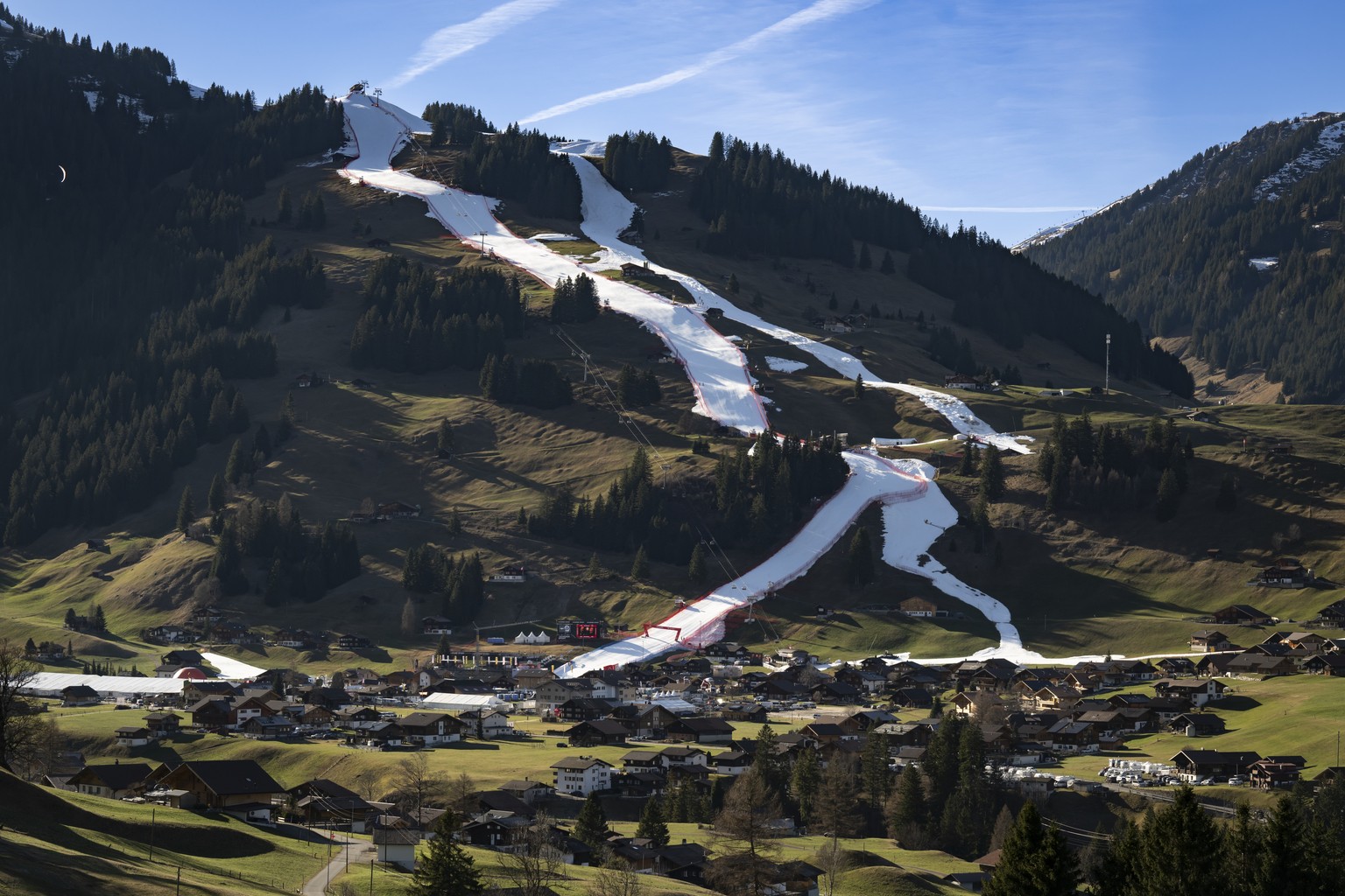epa10392358 The race slope and the finish area covered with artificial snow in an otherwise snowless hillside prior to the FIS Alpine Skiing World Cup event in Adelboden Switzerland, 06 January 2023.  ...