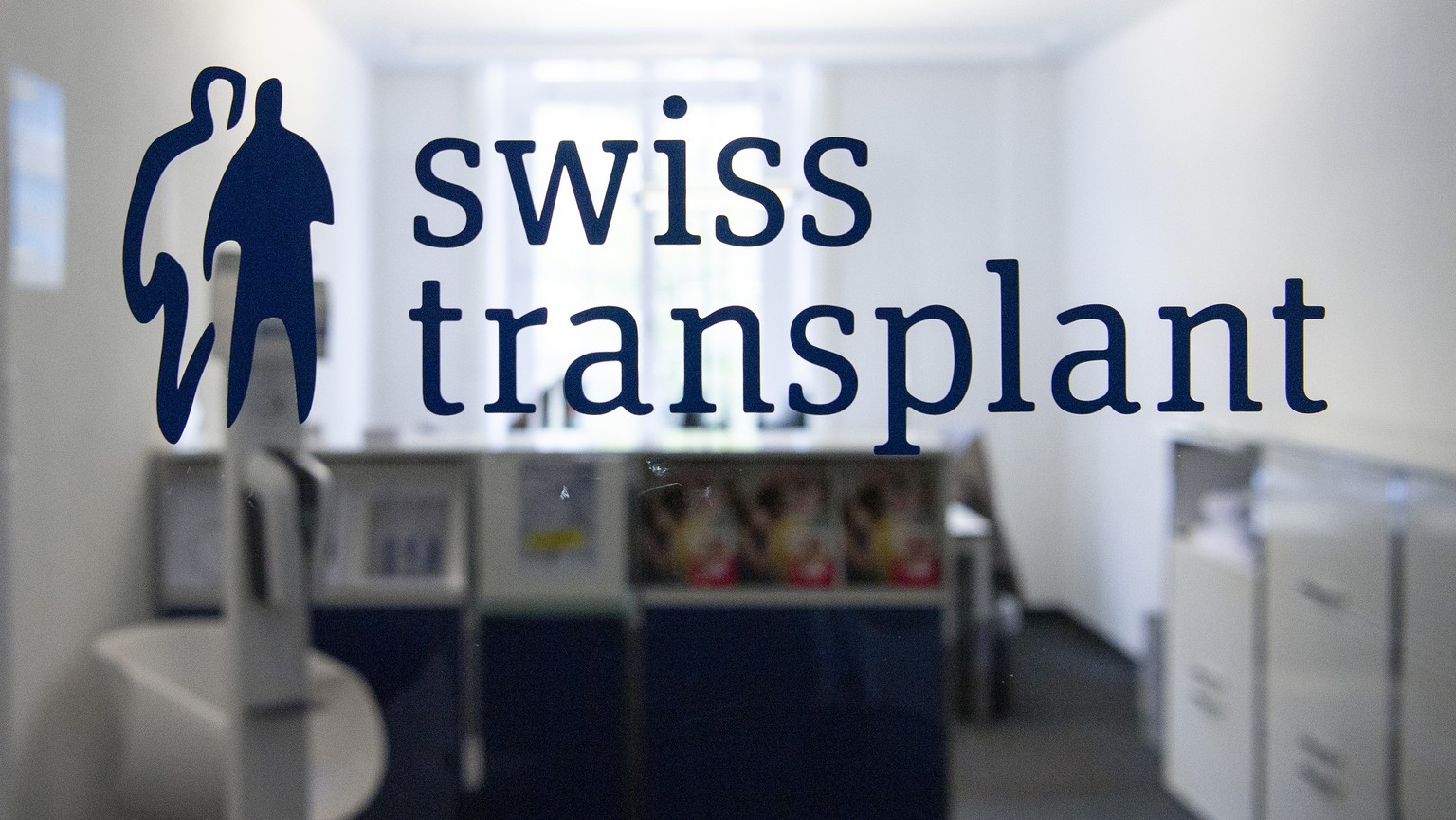 Sicht auf das Logo von Swisstransplant, am Freitag, 30. April 2021, in Bern. Swisstransplant ist die Nationale Stiftung fuer Organspende und Transplantation.(KEYSTONE/Peter Schneider)