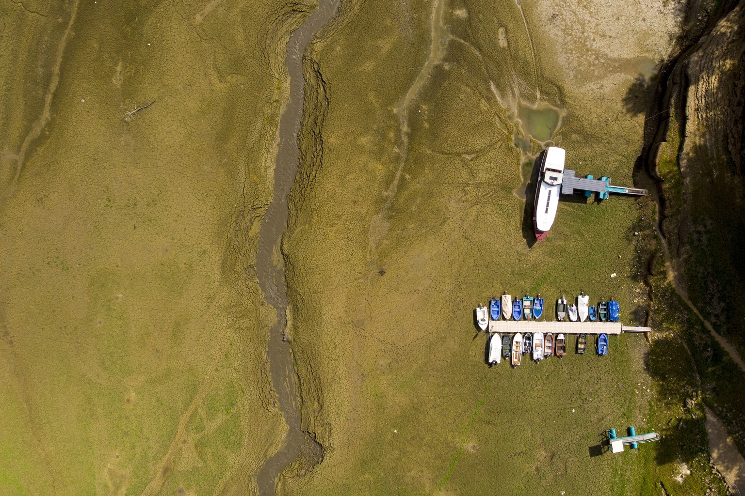 epa10125436 Stranded boats are trapped in the mud on the dried out shore of the Lac des Brenets &#039;or Lac de Chaillexon&#039; part of the Doubs river, a natural border beetwen eastern France and we ...