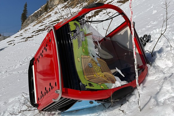 HANDOUT - A Picture of a wrecked cable car at the Engelberg ski area. On Wednesday morning, March 18, 2026, a Titlis cable car between Trübsee and Stand went down for reasons not yet clarified. One pe ...