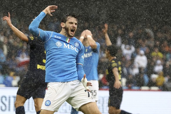 Napoli&#039;s Khvicha Kvaratskhelia celebrates after scoring during the Serie A soccer match between Napoli and Empoli at the Diego Armando Maradona stadium in Naples, Italy, Sunday, Nov. 12, 2023. (A ...