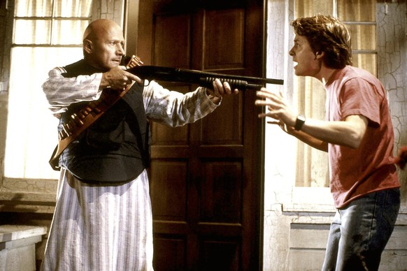 BACK TO THE FUTURE PART III, James Tolkan, Michael J. Fox, 1990, c Universal/courtesy Everett Collection Universal/Courtesy Everett Collection ACHTUNG AUFNAHMEDATUM GESCH�TZT PUBLICATIONxINxGERxSUIxAU ...