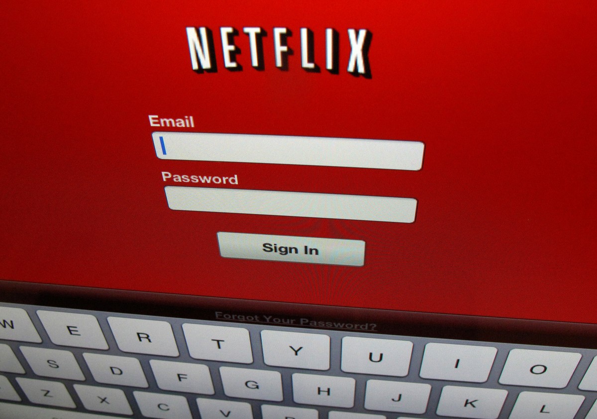 The Netflix sign on is shown on an iPad in Encinitas, California, April 19,2013. REUTERS/Mike Blake/File Photo GLOBAL BUSINESS WEEK AHEAD PACKAGE SEARCH BUSINESS WEEK AHEAD 17 OCT FOR ALL IMAGES