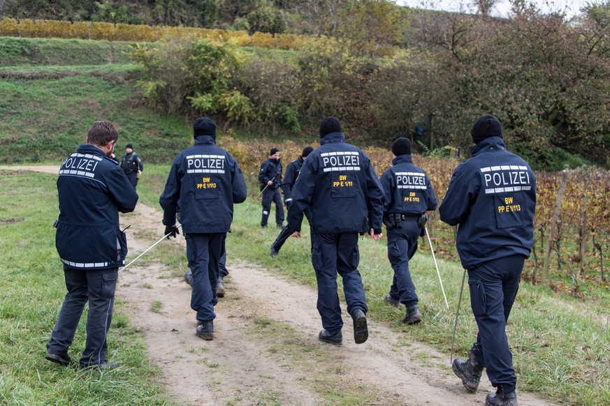 epa05622200 Police officers search for a 27-year-old jogger who recently disappeared in Endingen, Germany, 08 November 2016. Over 50 police officers as well as members of other rescue services are cur ...