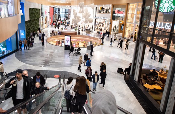 epa08786507 People visit the shopping center Westfield Mall of Scandinavia in Solna, outside Stockholm, Sweden, 30 October 2020. The Public Health Agency of Sweden has tighten their recommendations fo ...