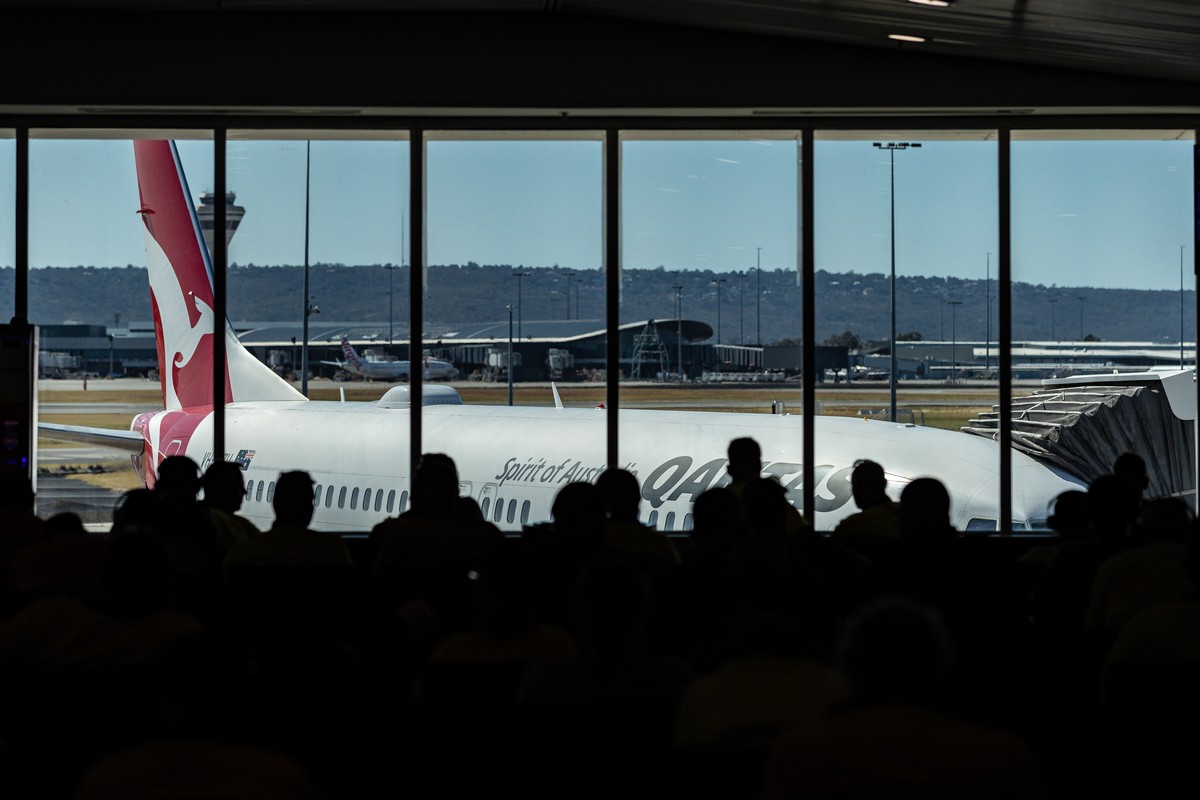 epa08869434 People at Perth domestic airport in Perth, Australia, 08 December 2020. Western Australia has lifted border restrictions for New South Wales and Victorian residents. EPA/RICHARD WAINWRIGHT ...