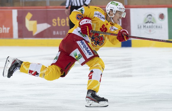 Biels Viktor Loeoev, waehrend dem Qualifikations-Spiel der National League, zwischen den SCL Tigers und dem EHC Biel, am Freitag 10. Dezember 2021, im Ilfisstadion in Langnau. (KEYSTONE/Marcel Bieri)