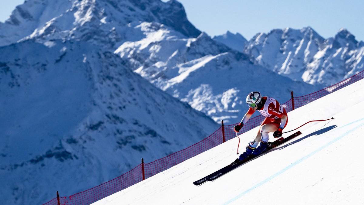 epaselect epa12582624 Michelle Gisin of Switzerland in action during the women's Downhill training race at the Alpine Skiing FIS Ski World Cup, in St. Moritz, Switzerland, 10 December 2025. EPA/J ...