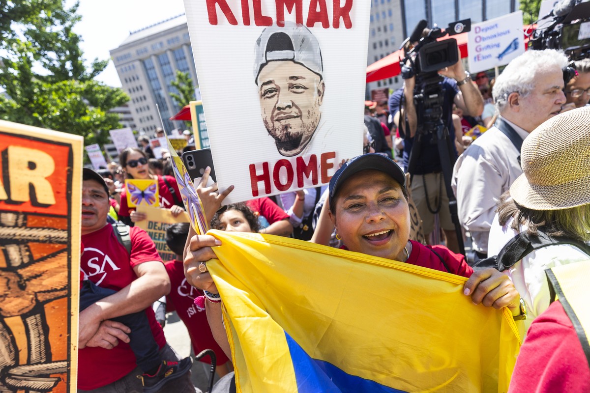 epa12068077 Protesters at a May Day rally call for the return of Kilmar Abrego Garcia, who was mistakenly-departed to his home country of El Salvador, in Washington, DC, USA, 01 May 2025. Thousands of ...