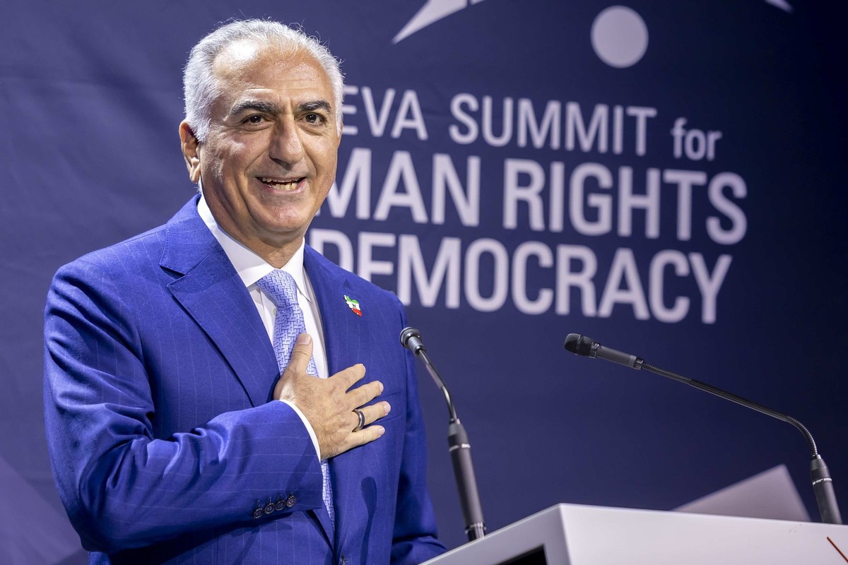 Le Prince d'Iran Reza Pahlavi, fils du défunt Shah iranien Mohamad-Reza Pahlavi, prononce son discours lors du 17e Sommet de Genève pour les droits de l'homme et la démocratie, au Centre Int ...