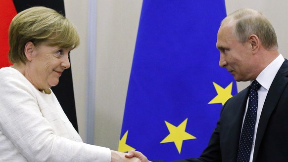 Russian President Vladimir Putin, right, and German Chancellor Angela Merkel shake hands after news conference at Putin&#039;s residence in the Russian Black Sea resort of Sochi, Russia, Friday, May 1 ...
