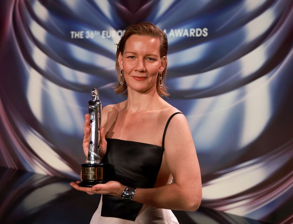 epa11020406 German Actress Sandra Hueller poses with her European Actress 2023 Award for Anatomy Of A Fall during the 36th European Film Awards in the Arena Berlin in Berlin, Germany, 09 December 2023 ...
