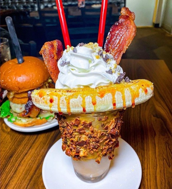 The King Shake, Slater’s 50/50, Las Vegas, Nevada

https://www.yelp.com/biz_photos/slaters-50-50-las-vegas-3?select=dkzeKALglgOe6DJnRJ__yw