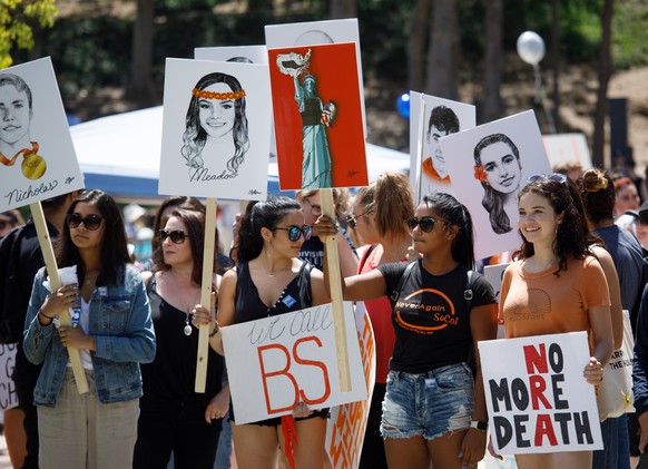 epa06927888 Students in support of gun control protest against the National Rifle Association (NRA) during a march in Brea, California, USA, 04 August 2018. As they marched to the nearby NRA Californi ...