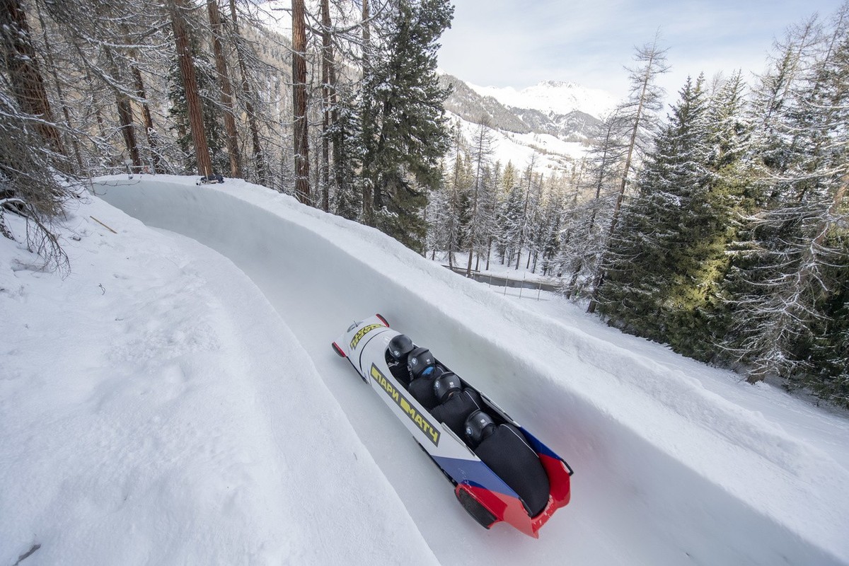 The Team Maxim Andrianov from Russia during a training at the Men four Bob Sledge World Cup in St. Moritz, Switzerland, on Thursday, January 30, 2020. (KEYSTONE/Urs Flueeler)