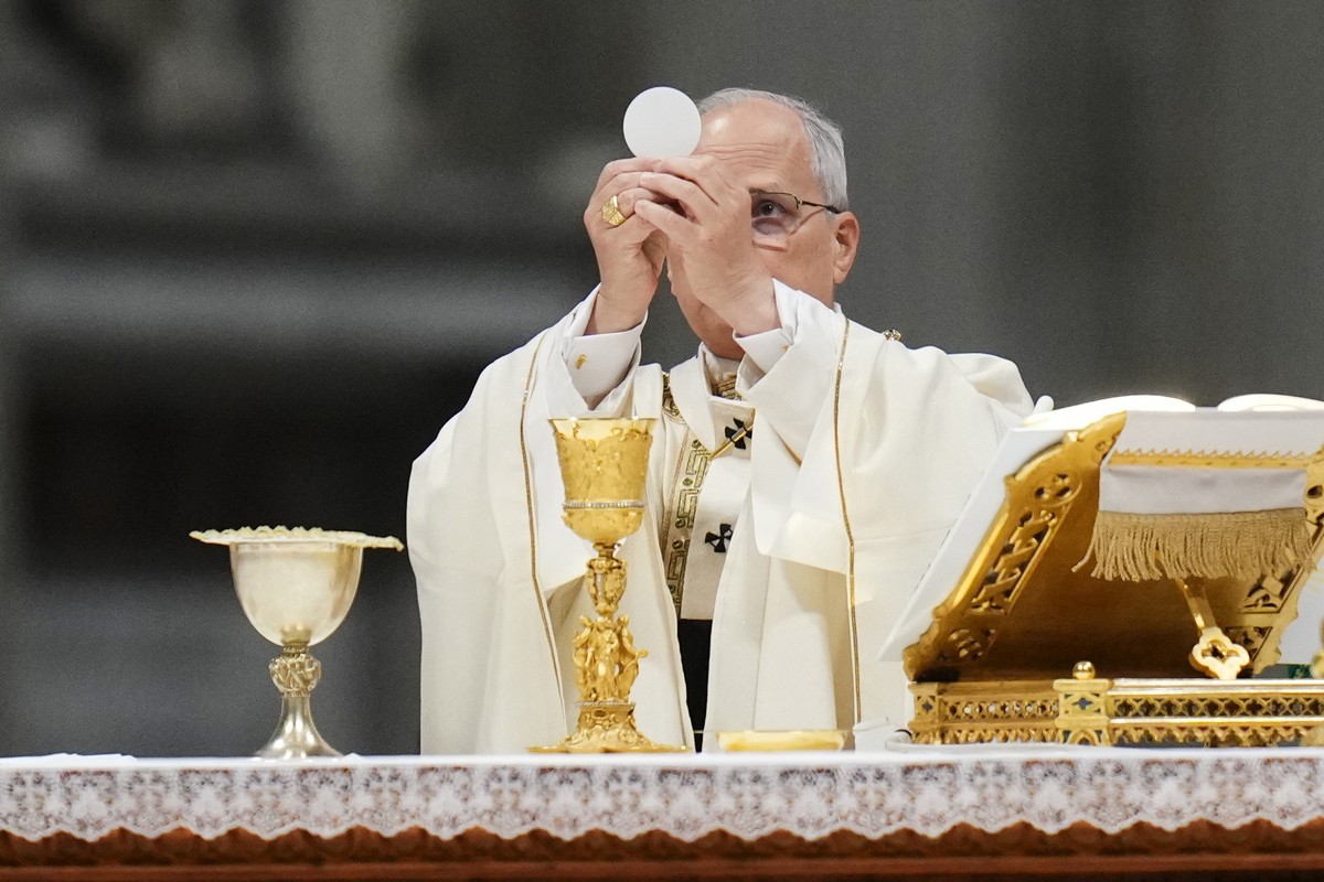 Pope Leo XIV celebrates Mass on the Day of the Epiphany of the Lord inside St. Peter's Basilica at the Vatican, Tuesday, Jan. 6, 2026. (AP Photo/Alessandra Tarantino)
Vatican Pope Epiphany