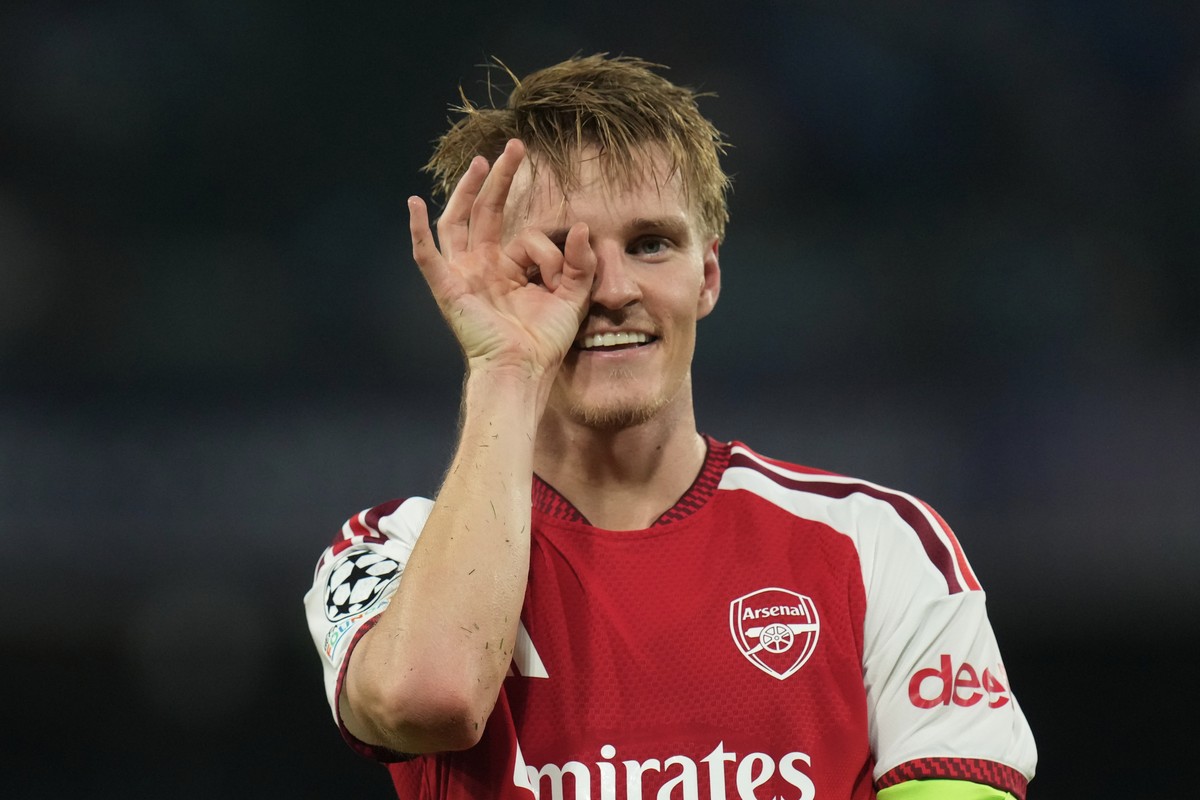 Arsenal's Martin Odegaard celebrates after scoring the opening goal during their Champions League soccer match between Napoli and Arsenal, in Naples, southern Italy, Wednesday, Sept. 9, 2026. (AP ...
