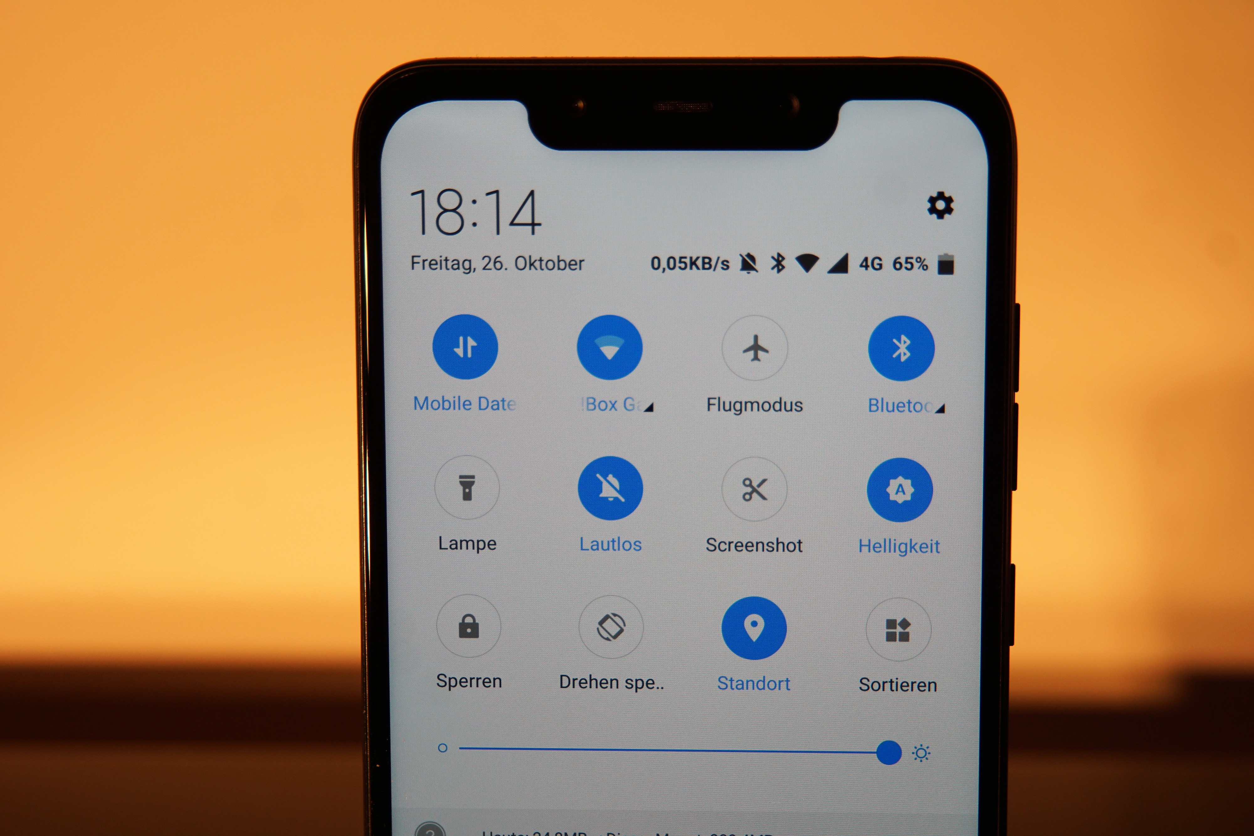 Die Notch lässt sich in den Einstellungen ausblenden.