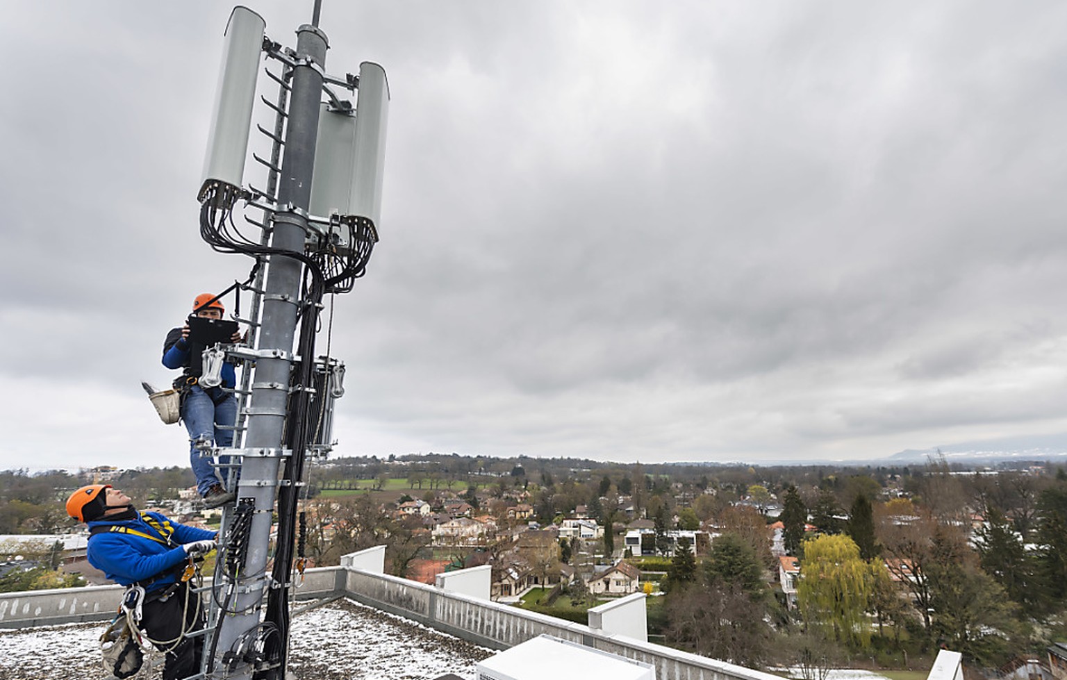 Montage einer 5G-Antenne in Chêne-Bougeries am 5. April im Kanton Genf.