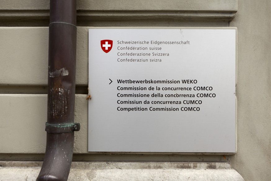 Ein Schild am Eingang zu den Bueros der Wettbewerbskommission WEKO, aufgenommen am 4. August 2010 in Bern. (KEYSTONE/Martin Ruetschi)