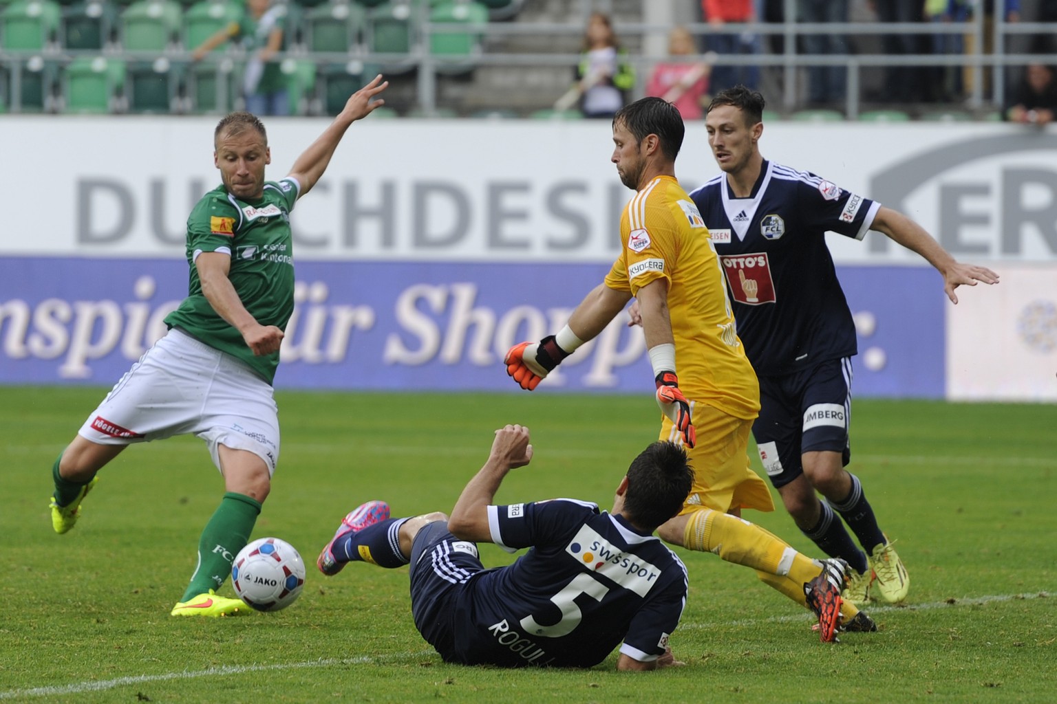 Dzengis Cavusevic netzt in der Nachspielzeit zum 2:1 Endstand ein