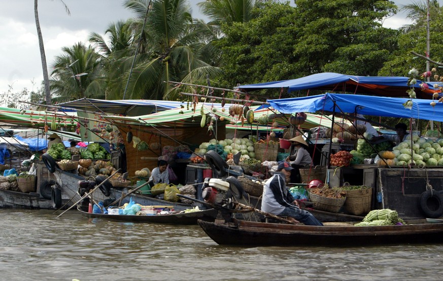 Villagers sell vegetables and fruits at a floating market on a river on the southern Mekong Delta province of Kien Giang, Vietnam on Tuesday, Jan. 16, 2007. The Mekong Delta is Vietnam&#039;s main ric ...