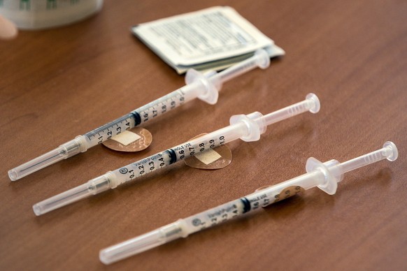 FILE - Doses of the Moderna COVID-19 vaccine wait to be administered during a vaccination clinic in Odessa, Texas, on Tuesday, Aug. 24, 2021. On Thursday, June 23, 2022, an expert panel is recommendin ...