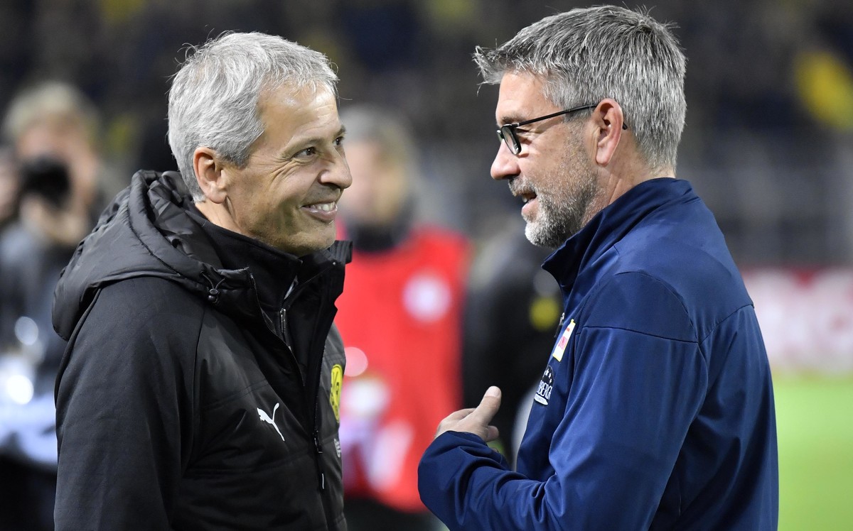 Dortmund coach Lucien Favre, left, talks with Union's head coach Urs Fischer, right, prior the German soccer cup, DFB Pokal, match between Borussia Dortmund and second division club Union Berlin  ...