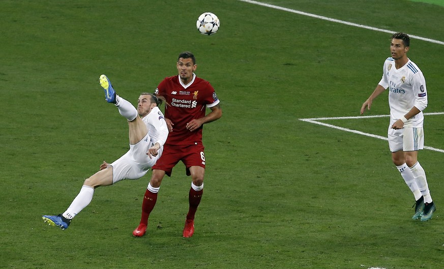 Real Madrid&#039;s Gareth Bale, left, scores his side&#039;s 2nd goal during the Champions League Final soccer match between Real Madrid and Liverpool at the Olimpiyskiy Stadium in Kiev, Ukraine, Satu ...