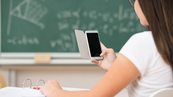 smartphone handy schule
