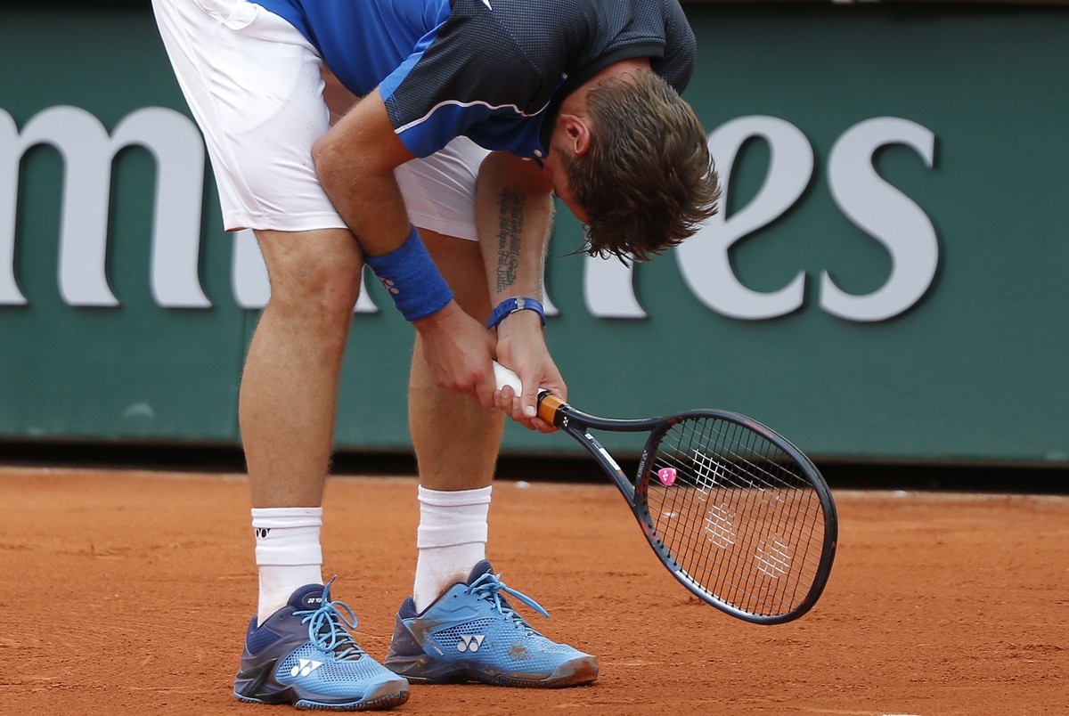 Switzerland's Stan Wawrinka reacts as he plays Spain's Guillermo Garcia-Lopez during their first round match of the French Open tennis tournament at the Roland Garros stadium, Monday, May 28 ...