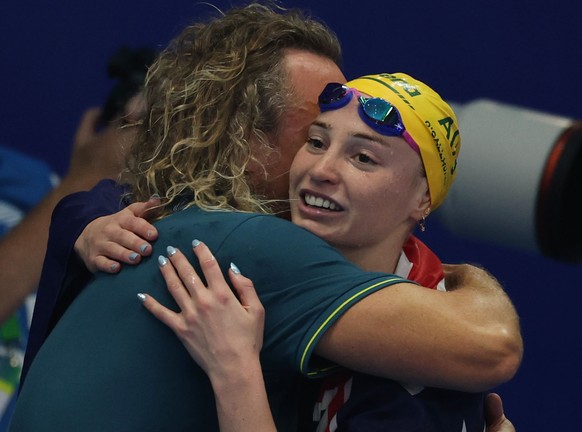 epa12272487 Mollie O&#039;Callaghan of Australia reacts after winning in the Women&#039;s 200m Freestyle Swimming finals at the World Aquatics Championships Singapore 2025 in Singapore, 30 July 2025.  ...