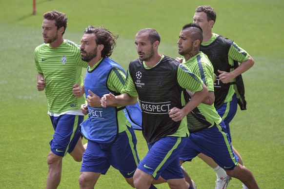 Juventus&#039;, from left, Claudio Marchisio, Andea Pirlo, Giorgio Chiellini, Arturo Vidal and Stephan Lichtsteiner warm up during a training session ahead of Saturday&#039;s Champions League final so ...