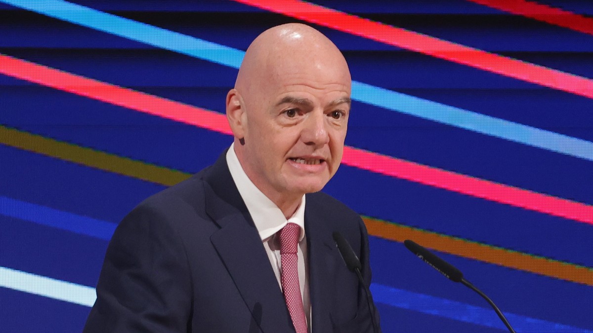 epa12007007 FIFA President Gianni Infantino delivers a speech during the 49th UEFA Ordinary Congress in Belgrade, Serbia, 03 April 2025. EPA/ANDREJ CUKIC