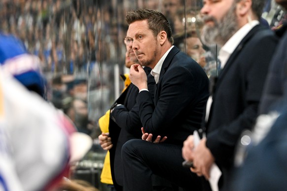 Head coach Lauri Marjamaeki (EHCK) watches the game from the bench, during the play-in game of National League Swiss Championship 2024/25 between HC Ambri Piotta and EHC Kloten at the ice stadium Gott ...