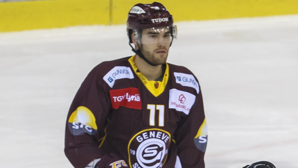 Bern's forward Tristan Scherwey, right, celebrates his goal past Geneve-Servette's forward Guillaume Maillard #11 after scoring the 0:1, during the second leg of the playoffs quarterfinals g ...