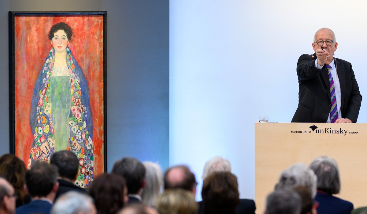 Le «Portrait de Mademoiselle Lieser» de Gustav Klimt lors de sa vente aux enchères, mercredi à Vienne.