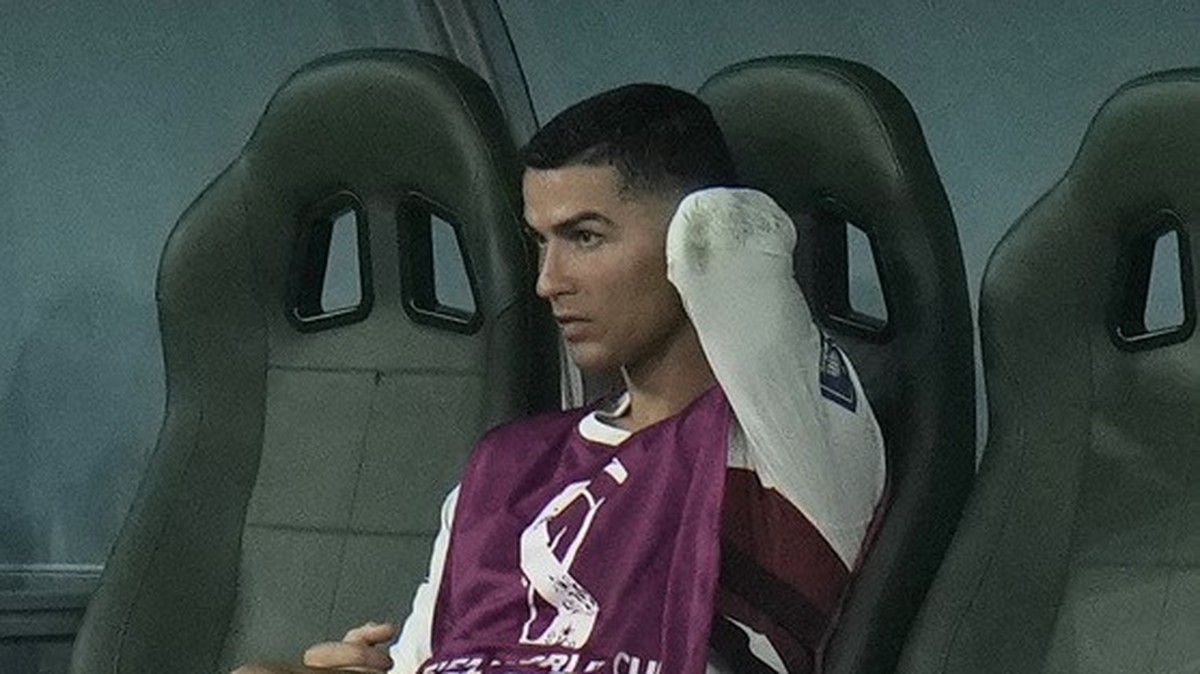 Portugal's Cristiano Ronaldo, right, sits on the bench during the World Cup group H soccer match between South Korea and Portugal, at the Education City Stadium in Al Rayyan , Qatar, Friday, Dec. ...
