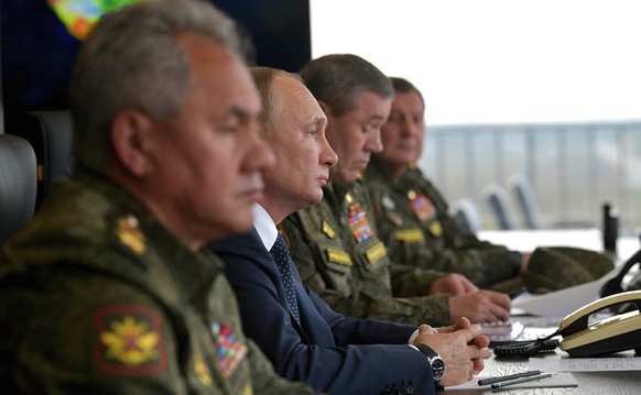 Präsident Putin beobachtet die Militärübung &quot;Sapad 2021&quot; auf dem Trainigsplatz Mulino.