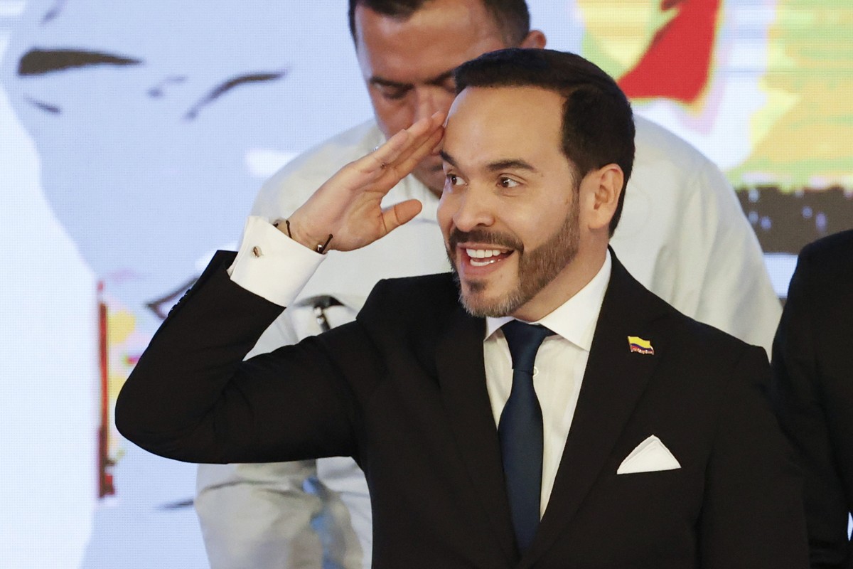 epa13064178 Far-right politician Abelardo de la Espriella (R) reacts as the National Electoral Council (CNE) presents him with his certificate as Colombia's president-elect after winning the runo ...