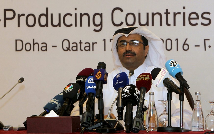 Katars Energieminister Mohammad bin Saleh al-Sada vor den Medien in Doha, Katar (17.04.2016).