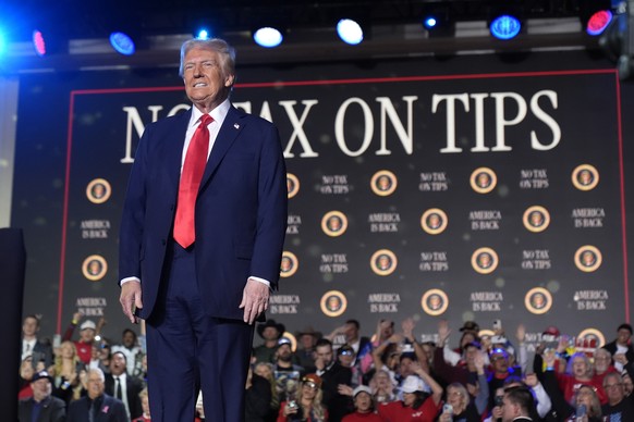 President Donald Trump arrives to speak about the economy during an event at the Circa Resort and Casino in Las Vegas, Saturday, Jan. 25, 2025. (AP Photo/Mark Schiefelbein)
Donald Trump